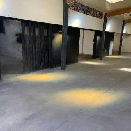 Local commercial 300 m²