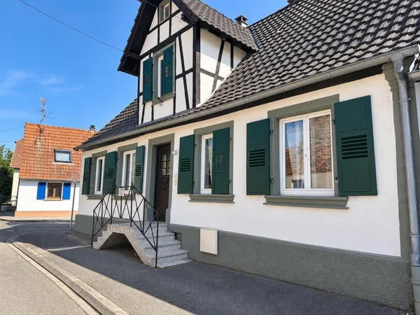 Maison de 140 m² avec cour et dépendance