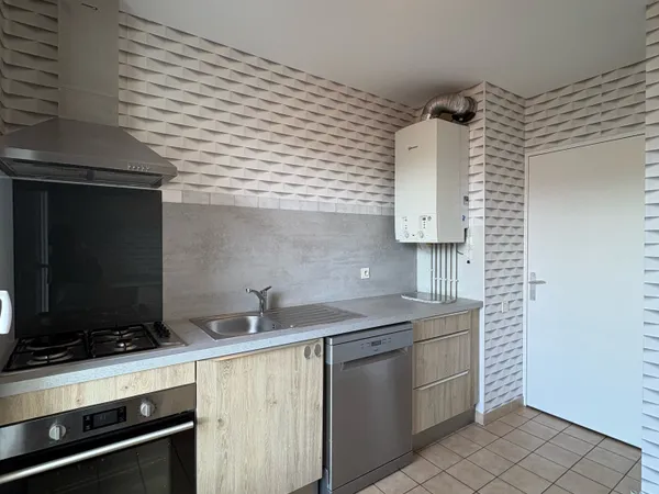 APPARTEMENT F2 AVEC BALCON / SECTEUR TREFILERIE