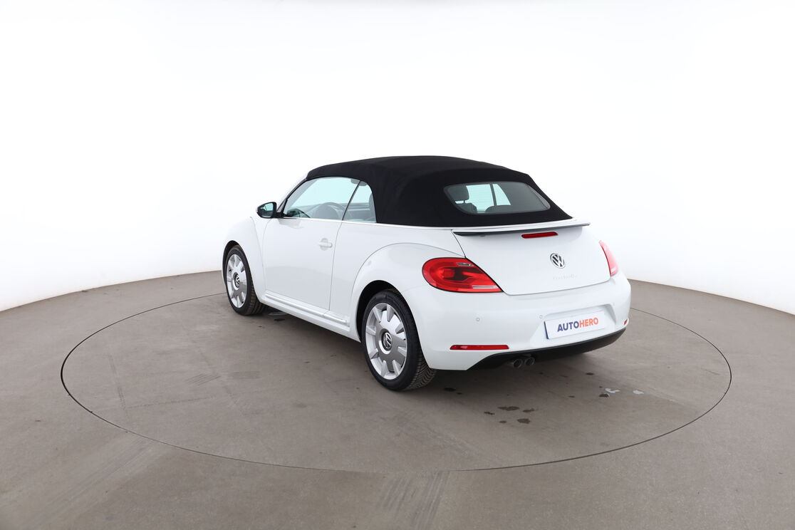 Volkswagen Beetle Cabriolet 2.0 TDI BlueMotion Tech Couture DSG6 — photo 3