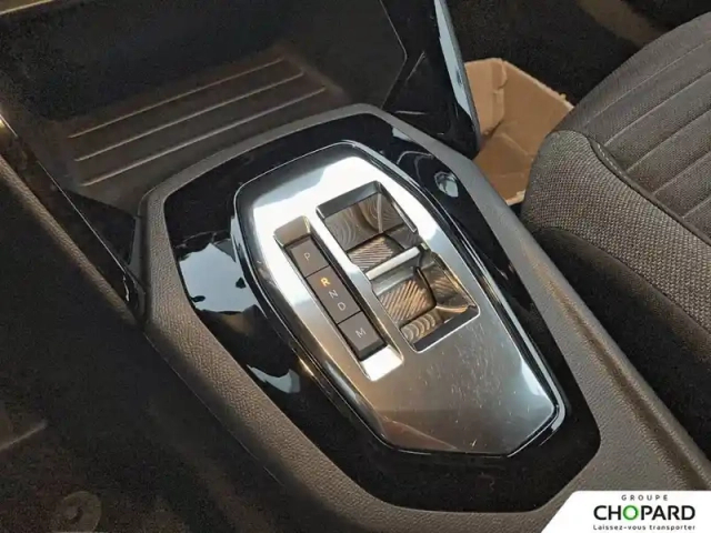 Peugeot 2008 hybrid 136 e-dcs6 — photo 37