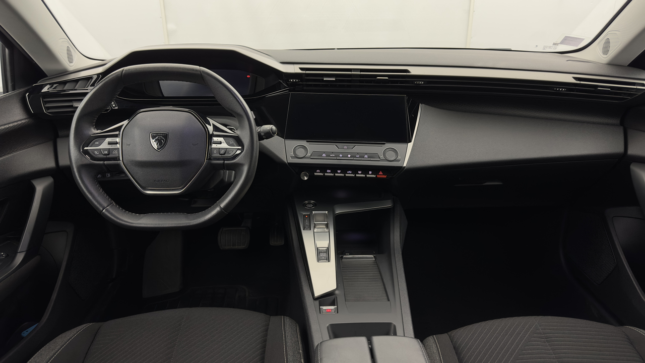 Peugeot 308 SW PHEV 180 e-EAT8 — photo 20