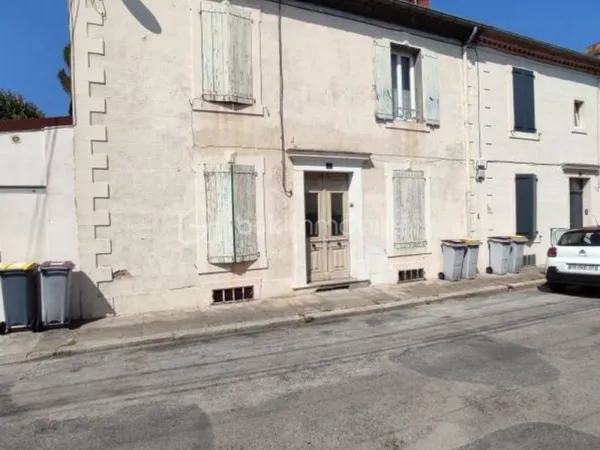 MAISON DE VILLE AVEC JARDIN