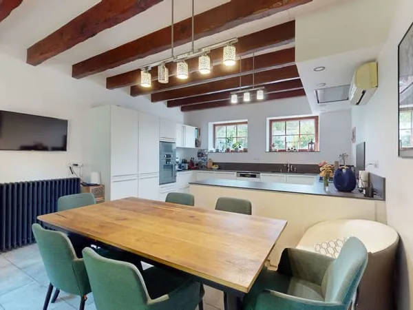 Maison 7 pièces 215 m²