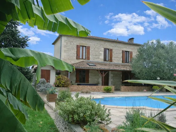 Maison en pierre et avec un appartement indépendant