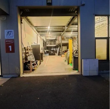 À VENDRE - LOCAL D'ACTIVITÉ DE 690 m² AVEC BUREAUX - SAINT-PIERRE-DU-PERRAY (91)