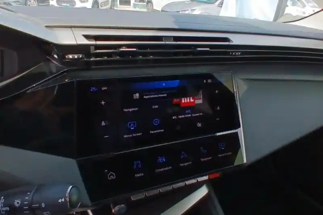 Peugeot 308 hybrid 136 e-dcs6 — photo 17