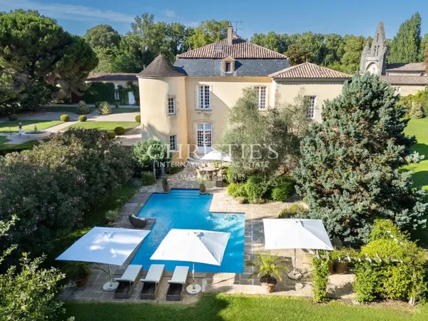 Un château véritablement magnifique du XVIe siècle, qui témoigne d'une élégance intemporelle et d'un