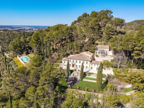 Maison individuelle 13 pièces 755 m²