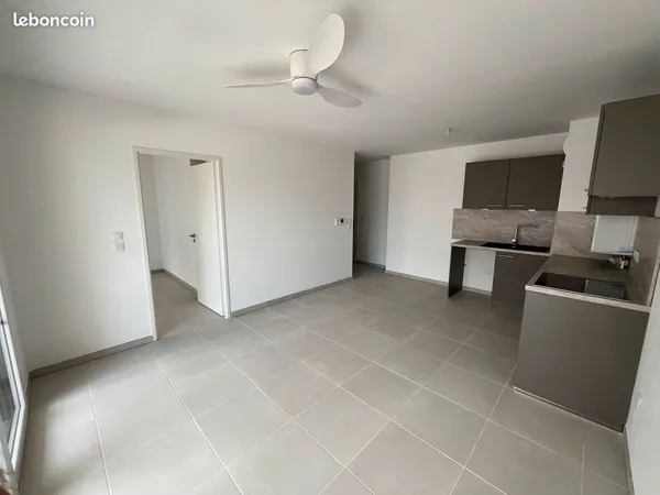 Appartement Saint Etienne Du Grès 2 pièces