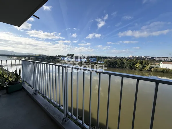 Appartement à vendre de 4 pièces de 72 m² ILE LACROIX