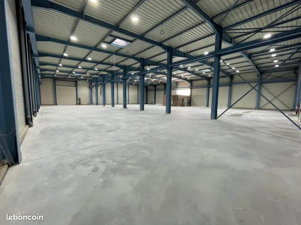 Local de 1000m² à Spicheren