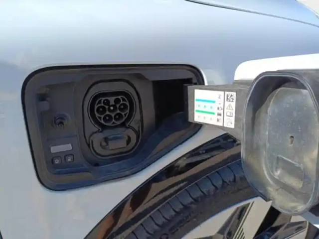 Renault Megane e-tech electric ev60 220ch techno optimum charge — photo 10