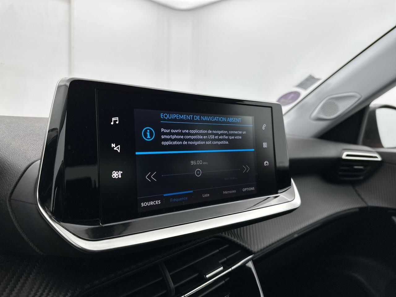 Peugeot 2008 puretech 100 s&s bvm6 style — photo 11