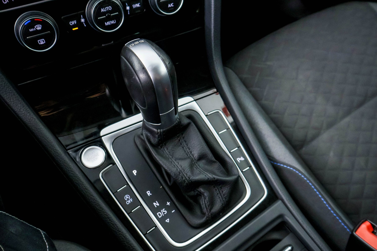 Volkswagen Golf 7 — photo 23