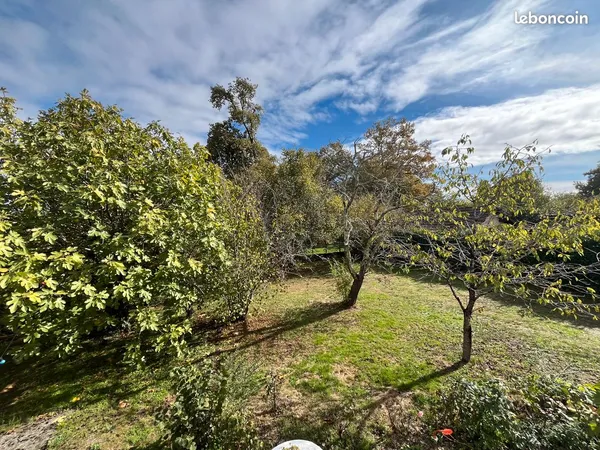 Terrain plat constructible viabilisé haut de Lons 573m² - 134000