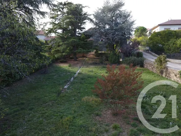 Terrain 600 m²