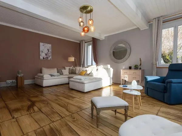 Maison 7 pièces 222 m²