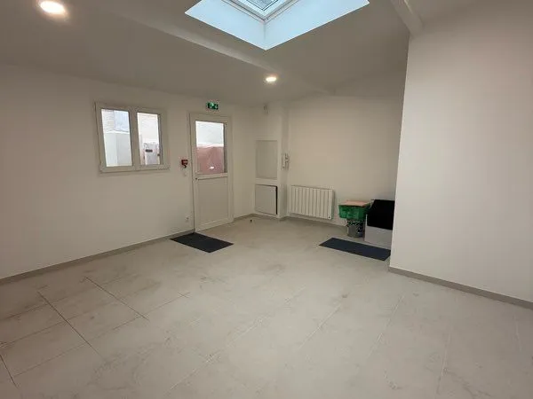 Local commercial / bureau 25 m² refait à neuf
