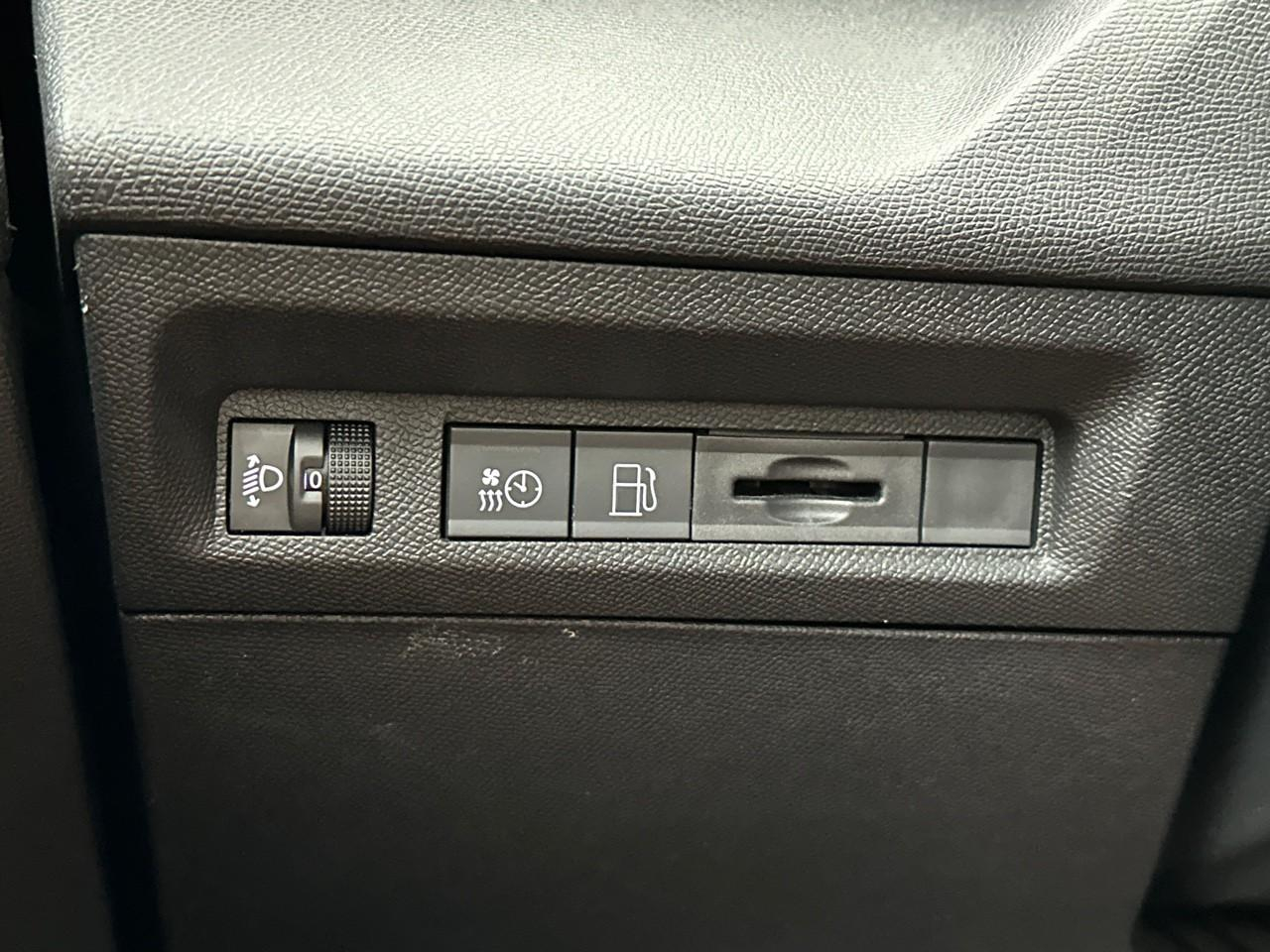 Peugeot 308 phev 180 e-eat8 allure — photo 16