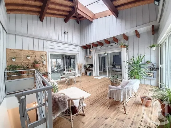 Maison 5 pièces 277 m²