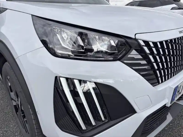 Peugeot 2008 electrique 54 kwh 156 ch — photo 38