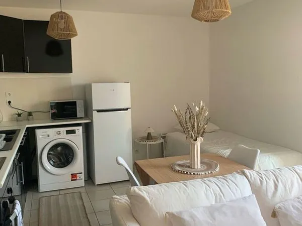 Studio meublé à proximité immédiate de Genève