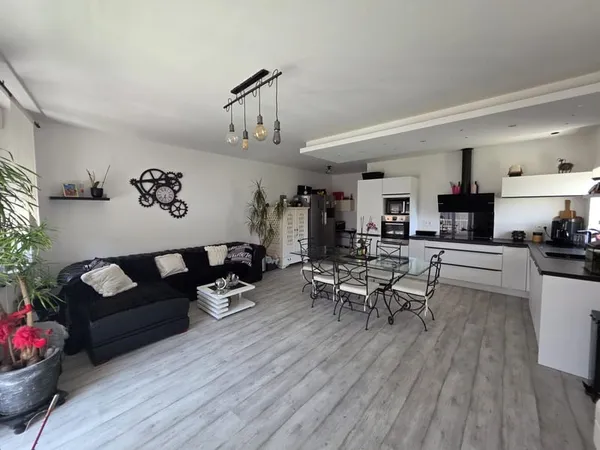 Maison + dépendance - Homps