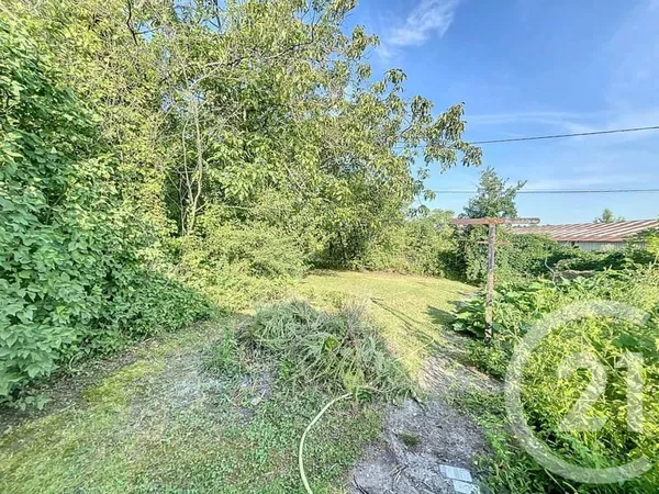 Terrain 900 m²