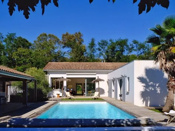Elégante maison contemporaine de 150 m² environ, avec 3 chambres