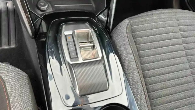 Peugeot 208 electrique 50 kwh 136ch — photo 79