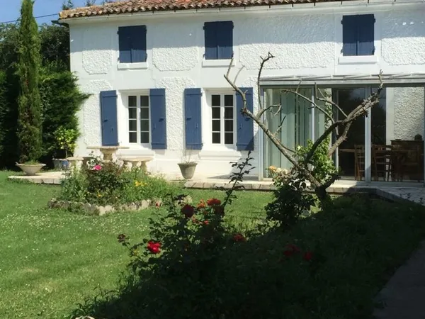 MAISON CHARENTAISE DE PLAIN PIED - TYPE LONGERE