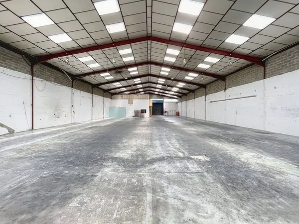 Local d'activité 1000 m²