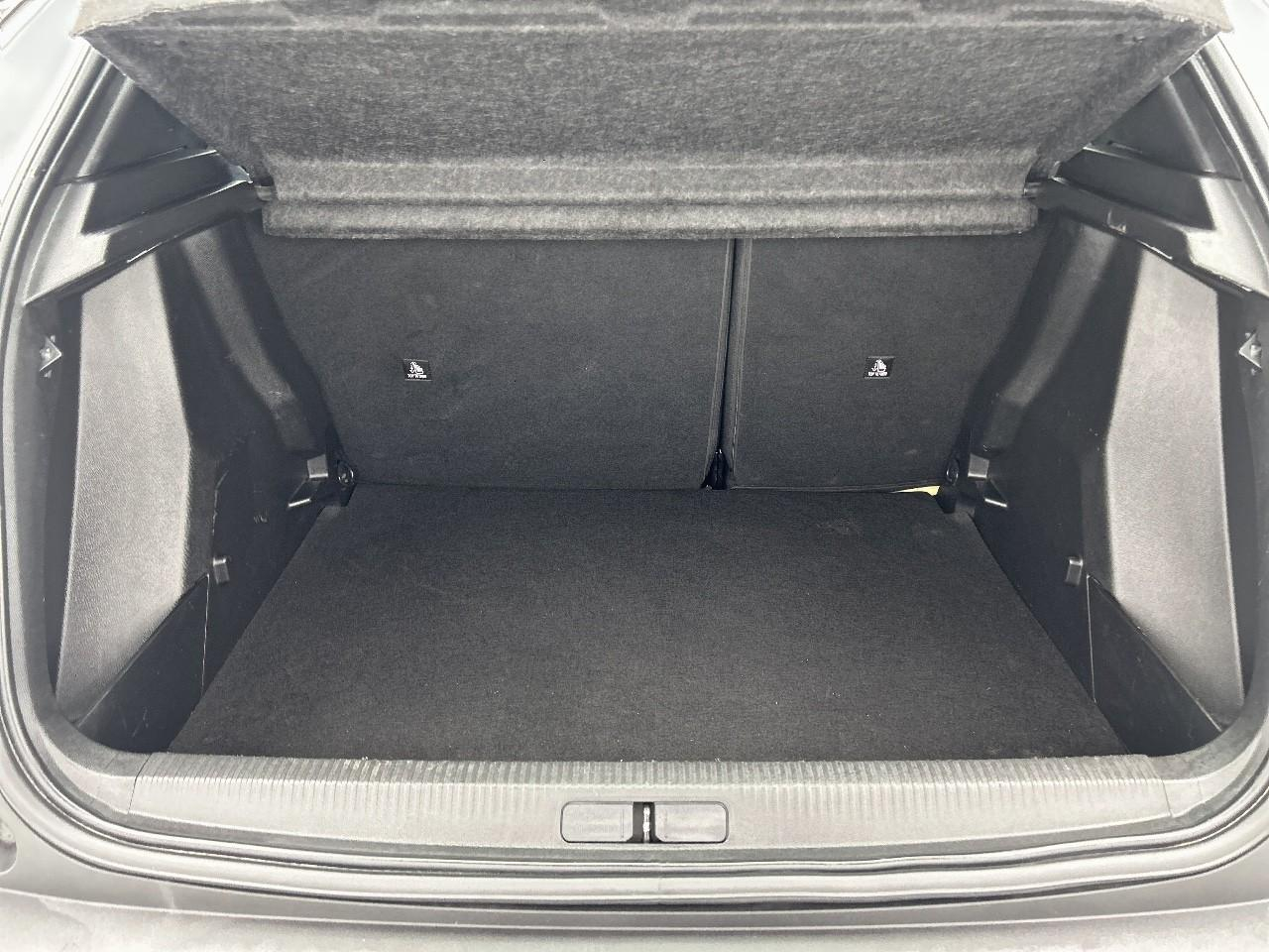 Peugeot 2008 hybrid 136 e-dcs6 style — photo 14