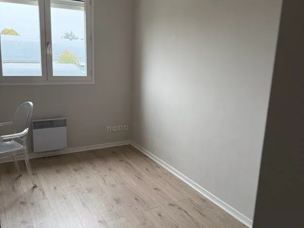 Chambre non meublée en colocation - étudiants uniquement