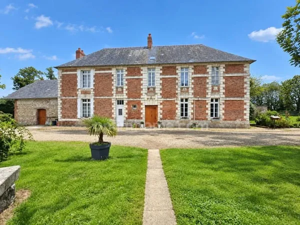MANOIR DU XVIIe SIÈCLE - 16 000 m² DE TERRAIN - DÉPENDANCES