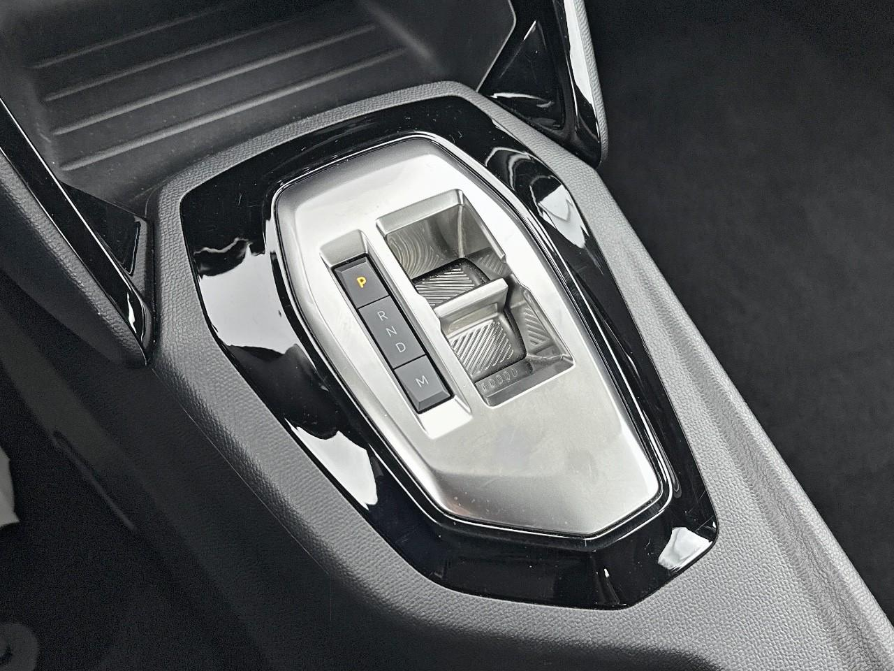 Peugeot 2008 hybrid 145 e-dcs6 style — photo 28