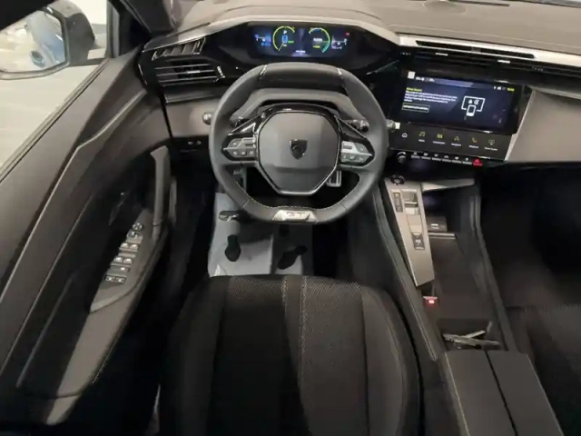 Peugeot 308 phev 225 e-eat8 — photo 17