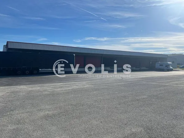 Local d'activité 900 m²