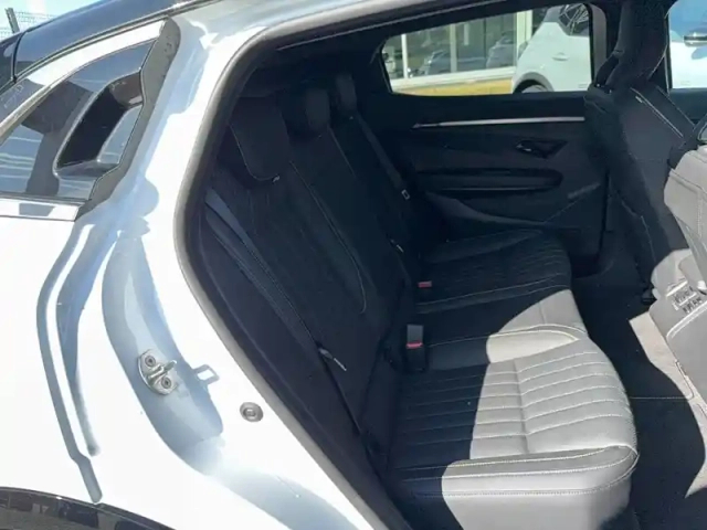 Renault Megane e-tech 220 ch autonomie confort gsr2 — photo 38