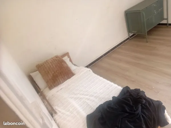 Chambre Colocation Marseille 2p 10m² 300€