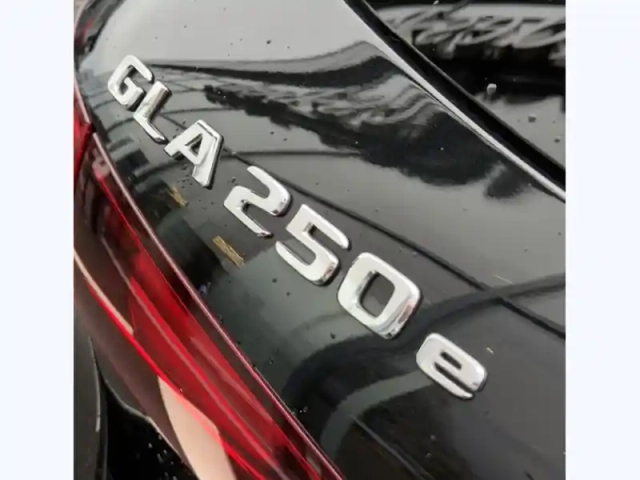 Mercedes Gla 250 e hybrid eq amg line — photo 31