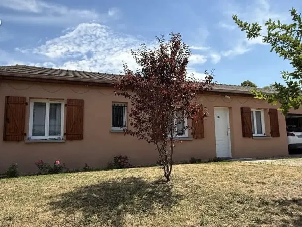 Viager occupé Monsieur 82 ans et Dame 89 ans - Maison de plain-pied avec garage et jardin