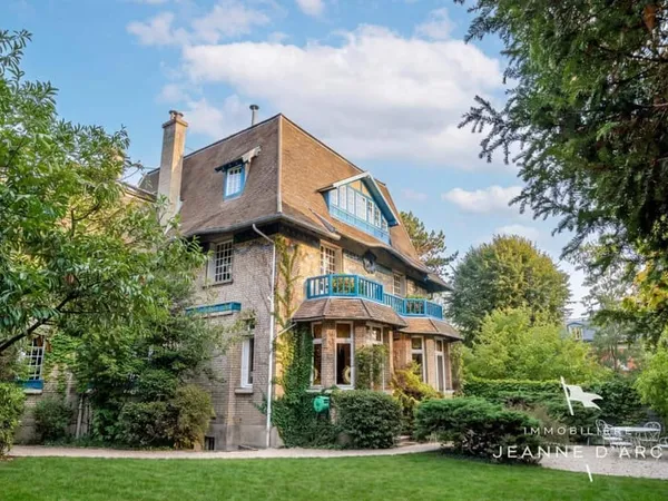 VERSAILLES GLATIGNY - APPARTEMENT EN DUPLEX DE 144 M² - JARDIN PRIVATIF DE 500 M² - DEMEURE DE CARAC
