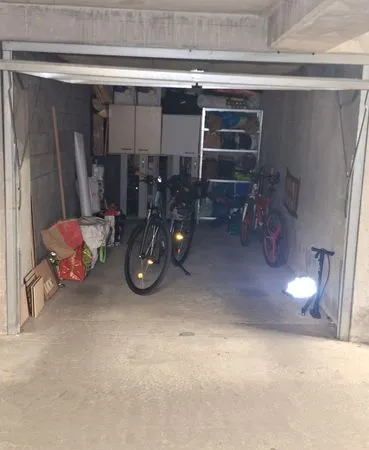 Box garage fermé sécurisé avec 2 serrures