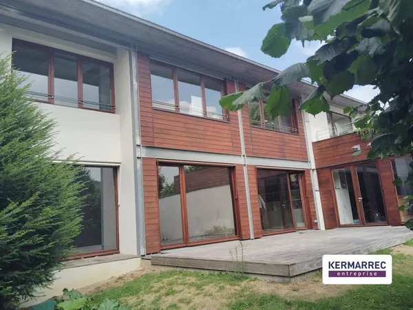 Bureaux 166 m²