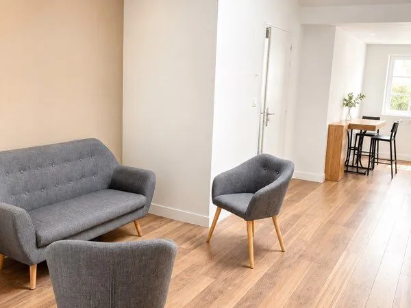 Très bel appartement rénové de 87 m2 (deux chambre et un bureau ou trois chambres) dans rue paisible