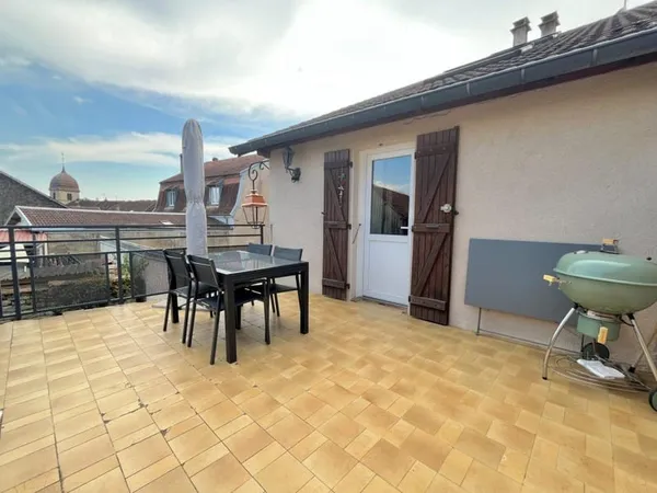 Un appartement atypique et plein de charme à seulement 15 minutes d'École-Valentin !