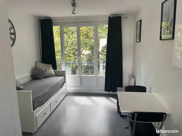 Studio meublé 18m2 avec balcon - jardin arboré - L'Hay les Roses