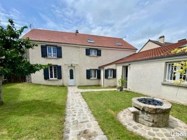 À VENDRE - Maison familiale de 165 m² dans un environnement calme avec vue sur les champs